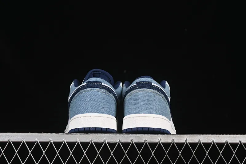 All categories Air Jordan Jordan series basketball shoes Air Jordan 1 Low G version pure original Air Jordan 1 Low "Canadian Tuxedo" AJ1 Joe 1 cowboy trend low-top basketball shoes IH0648-141